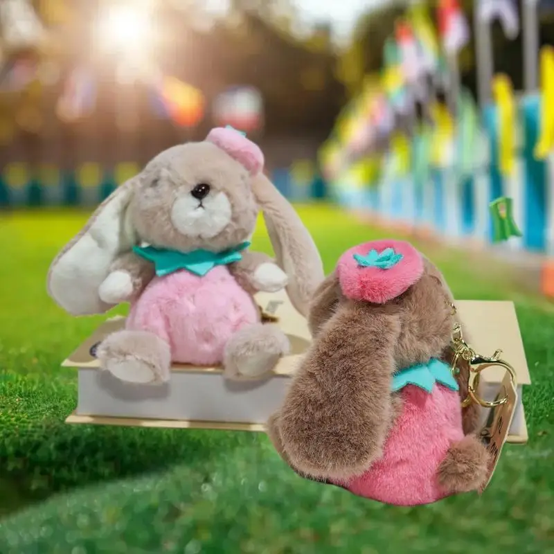 Adorável pingente de boneca de coelho, chaveiro de brinquedo de pelúcia, mini design de morango de casal, acessório de mochila elegante, ideal para meninas