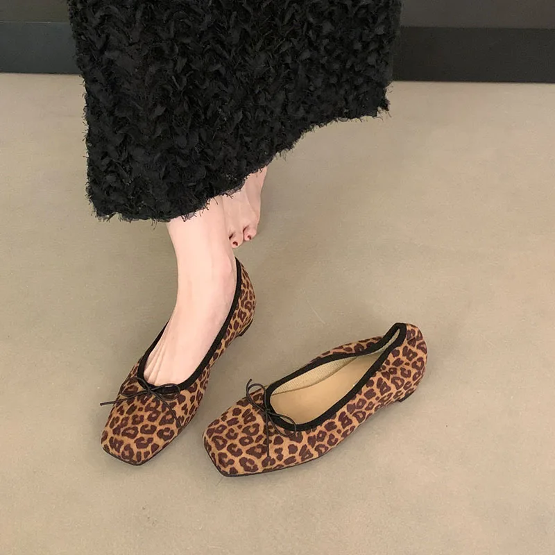 Modische Ballerinas für Damen, höhenverstärkende Slip-On-Schuhe, flache Damenschuhe mit Schleifenknoten, neue Frühlings- und Herbstkollektion. – Detail 9