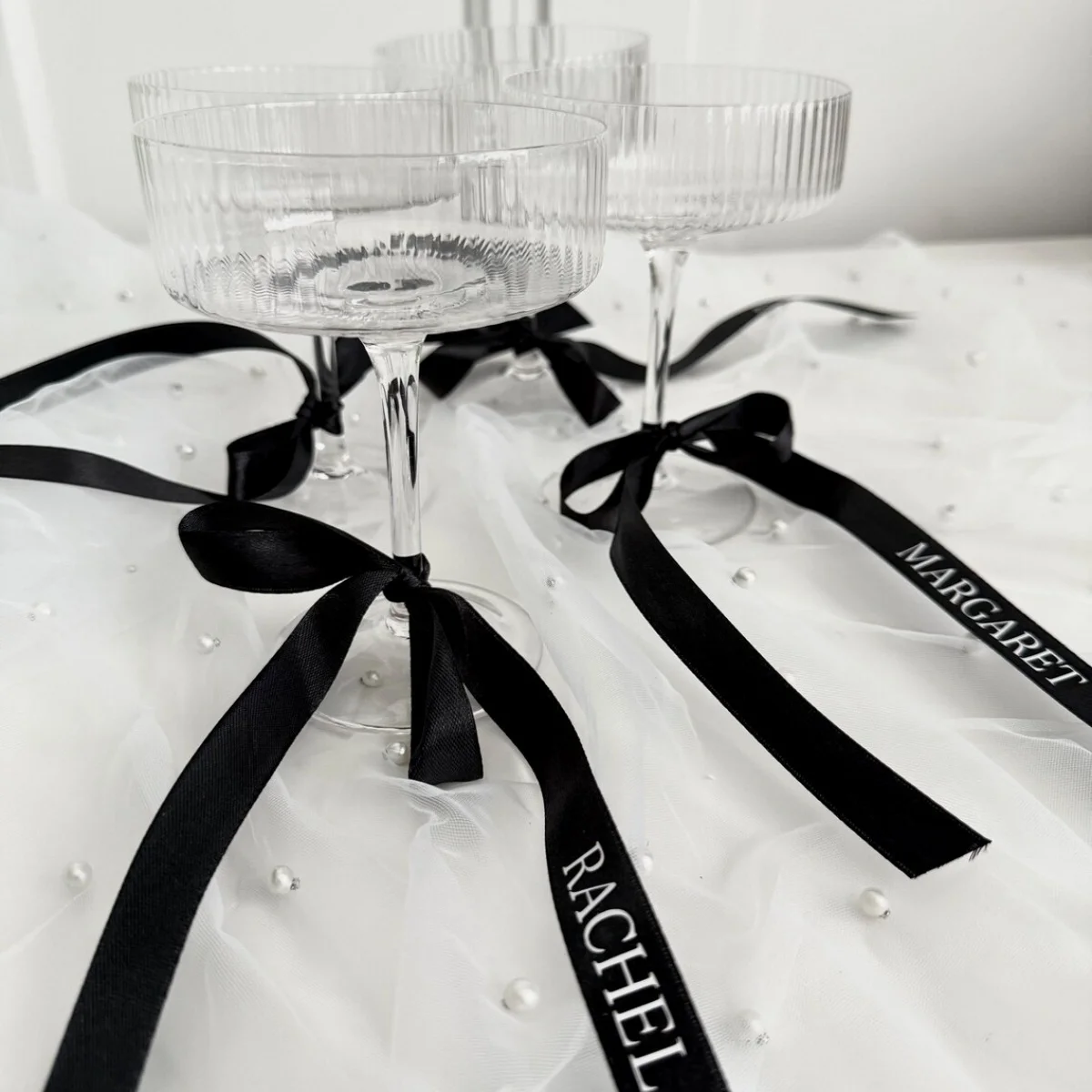 

12 шт. карточки с атласной лентой, персонализированные настройки имени для свадебной посуды или салфеток, бирки для напитков, банта, готового чемпионата