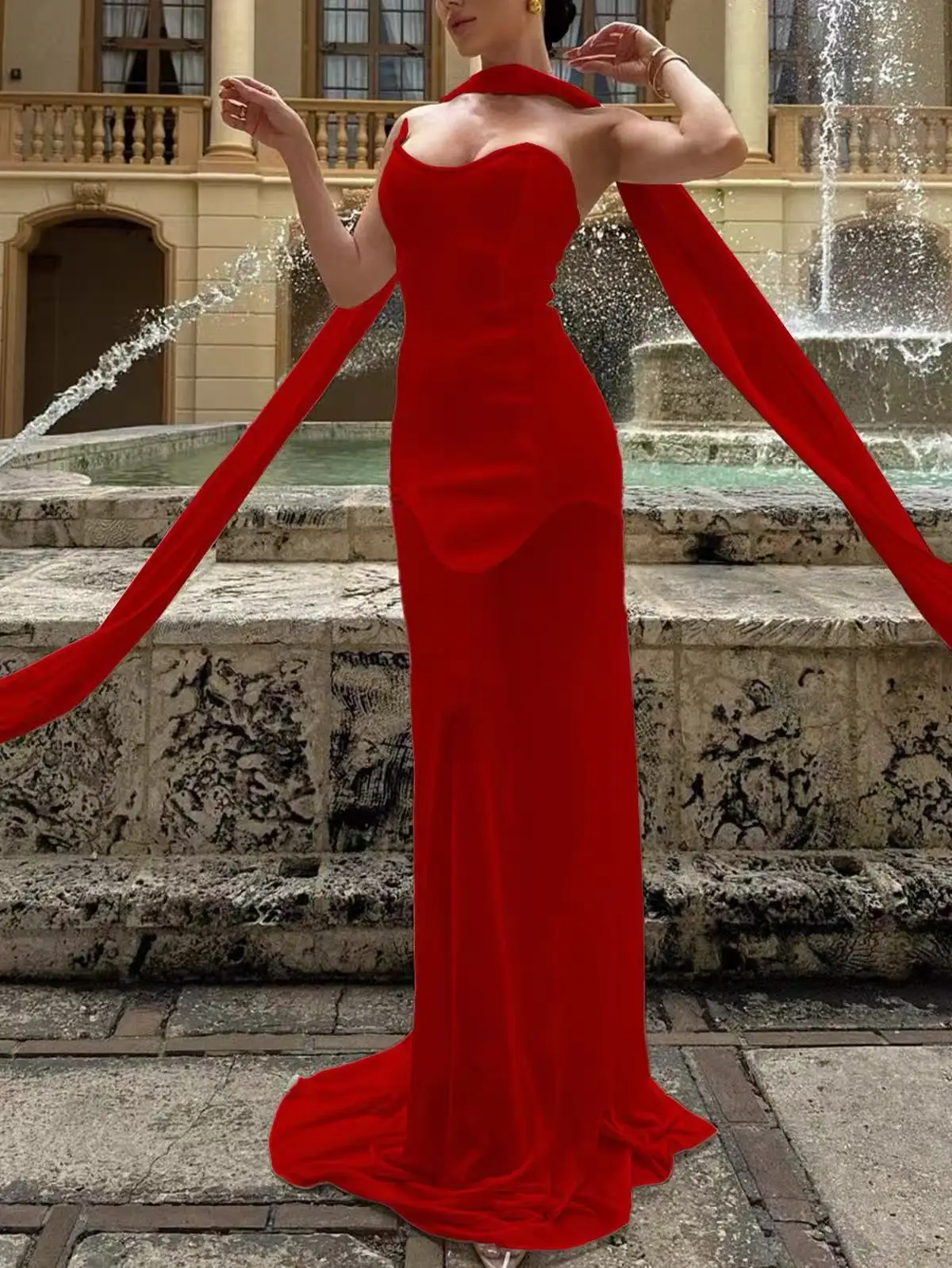 heart-shaped-strapless-design-gown-with-waist-cinching-seams-and-mesh-overskirt-for-dinner-parties-and-gatherings