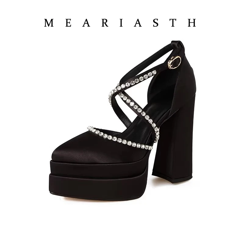 

Новые модные туфли на платформе с массивным квадратным каблуком, заостренным носком, из шелкового атласа, украшенные стразами и перекрестными ремешками