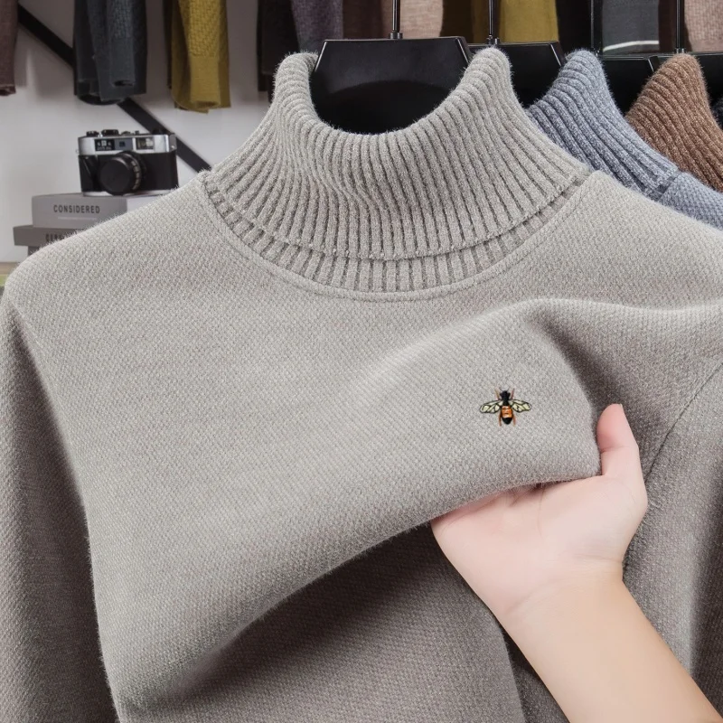 หรูหราแฟชั่นผึ้งน้อยปักถักเสื้อกันหนาวแบรนด์ระดับไฮเอนด์กำมะหยี่ฤดูหนาวหนาอบอุ่นนุ่มสบายคอเต่าถักด้านบน