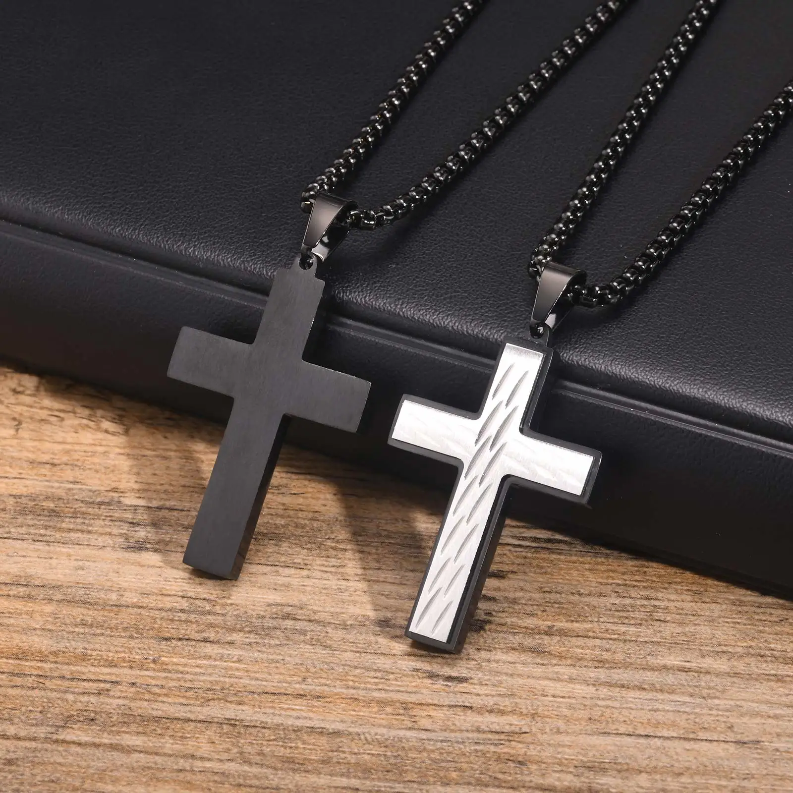 Vnox Oblique Knife Patterned Striped Pendant Two Tone Thickening Men Cross Necklaces Gifts Religious Pendant Christian Jewelry