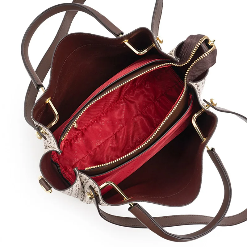 حقيبة يد كلاسيكية مطبوعة بأحرف من العلامة التجارية CH بسعة كبيرة وتصميم خلفي متعدد 2025 حقيبة كتف نسائية فاخرة خفيفة جديدة