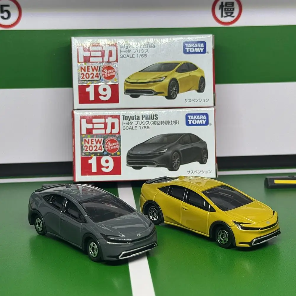 Takara Tomy Tomica No.19 Toyota Prius (Box) Mini Car Model Replica Series Children Christmas Gifts Boy Toys