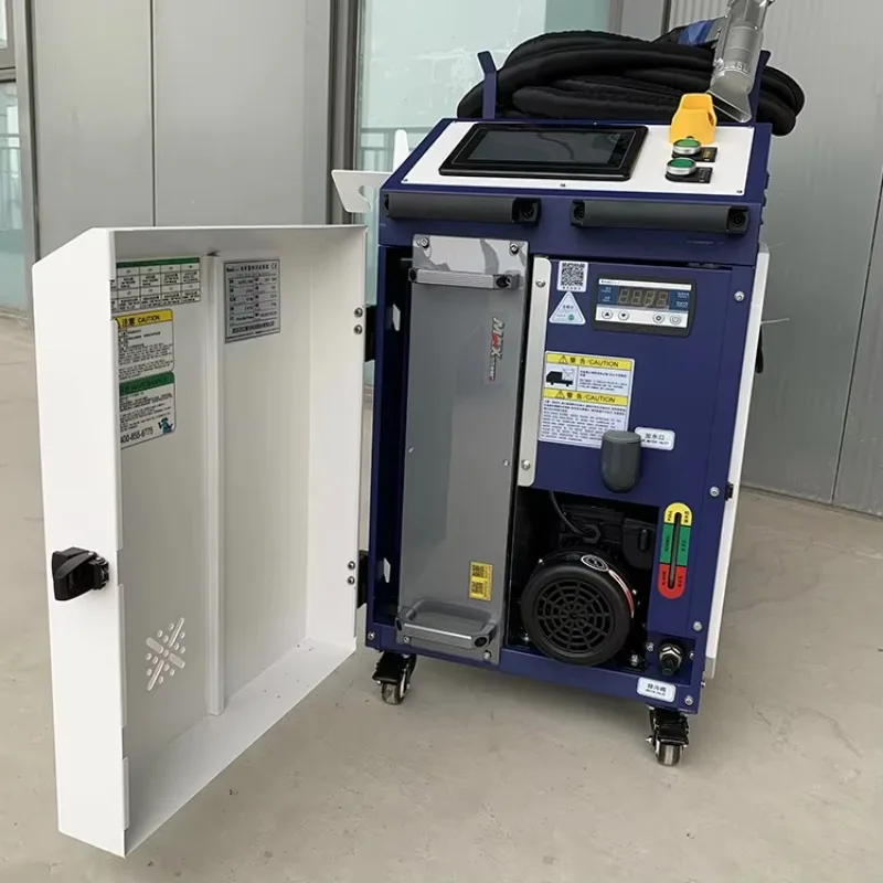 Pulitore laser a impulsi portatile Vernice per superfici antiruggine di metallo Mini pulizia laser Macchina per la pulizia laser con zaino da 50 W