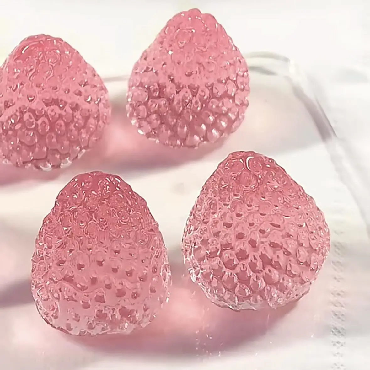 Mochi Strawberry Squishy Toys Soft 3D Pink Fruit Squeeze Party Relaxed Relief Sensory Squishies Clear Simulation Toys Kids Gift