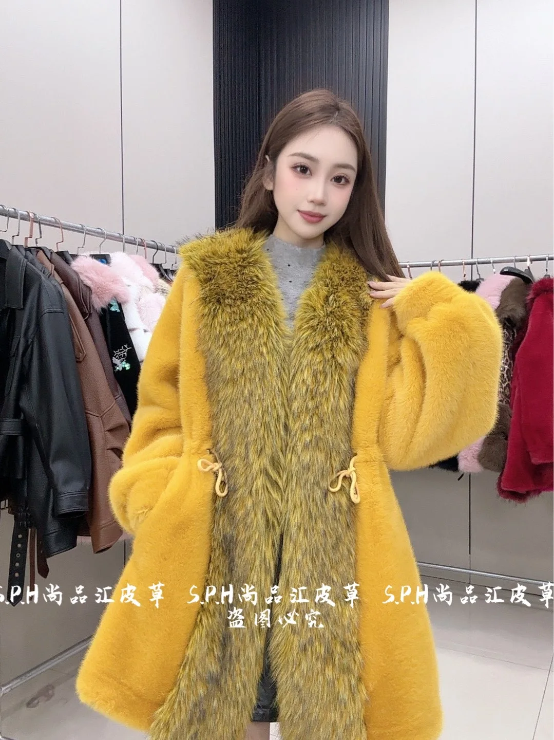 2025 New Winter Women's Mid-Length Waist-Cinching Faux Fur Coat Vintage High-End Fur Coat Elegant Winter Commuter Coat