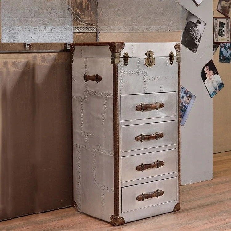 خزانة ريفية أمريكية بأربعة أكمام، طراز صناعي، جلد ألومنيوم، برشام معدني قديم، حافة قديمة، العديد من تخزين الفنادق #2