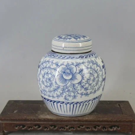 Old Chinese Blue and white Porcelain qing Dynasty hand painted xi Jar pot 6.7