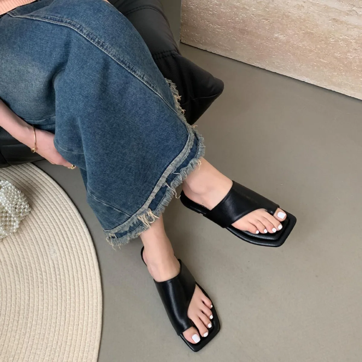 Slippers Casual Shoes Woman 2025 Rubber Flip Flops Pantofle Shale Female Beach Low Luxury Hawaiian New Flat Sabot Fabric Slides