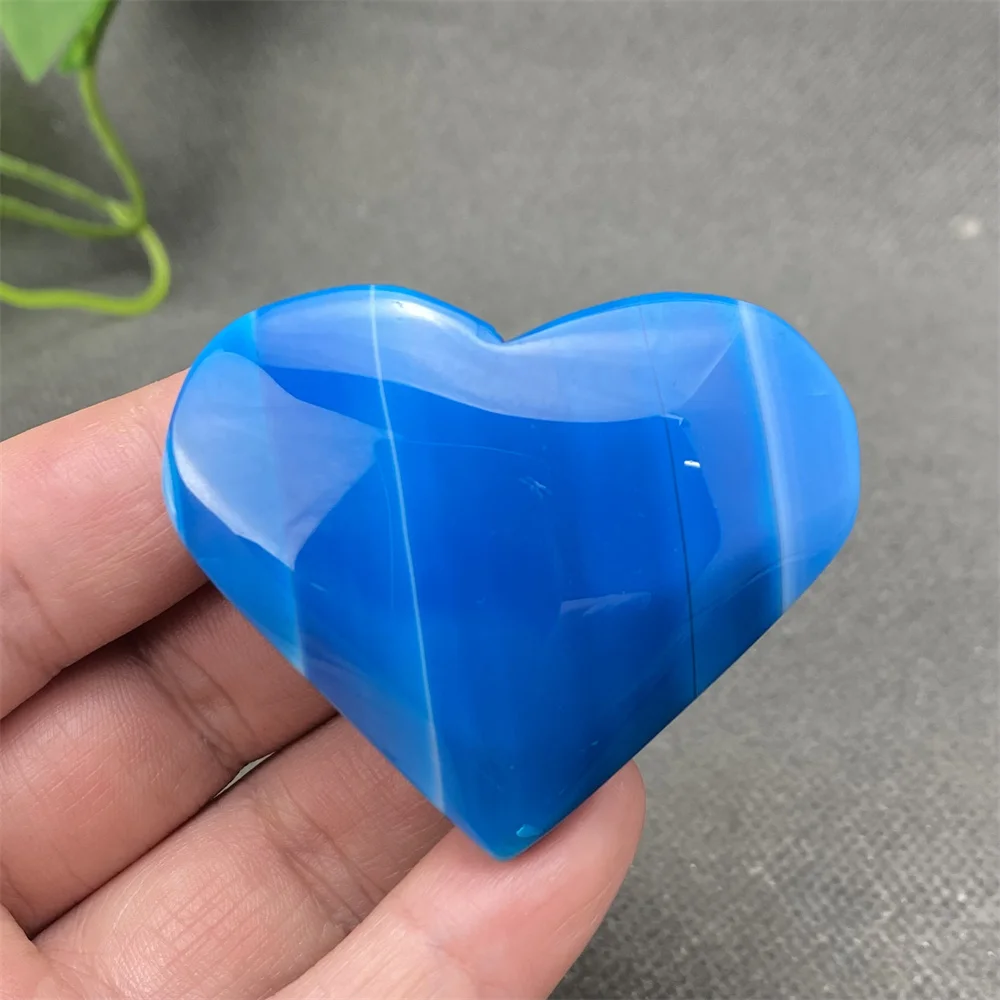 Natural blue agate heart shape hand-polished healing meditation gem symbolizing love home decoration holiday gift