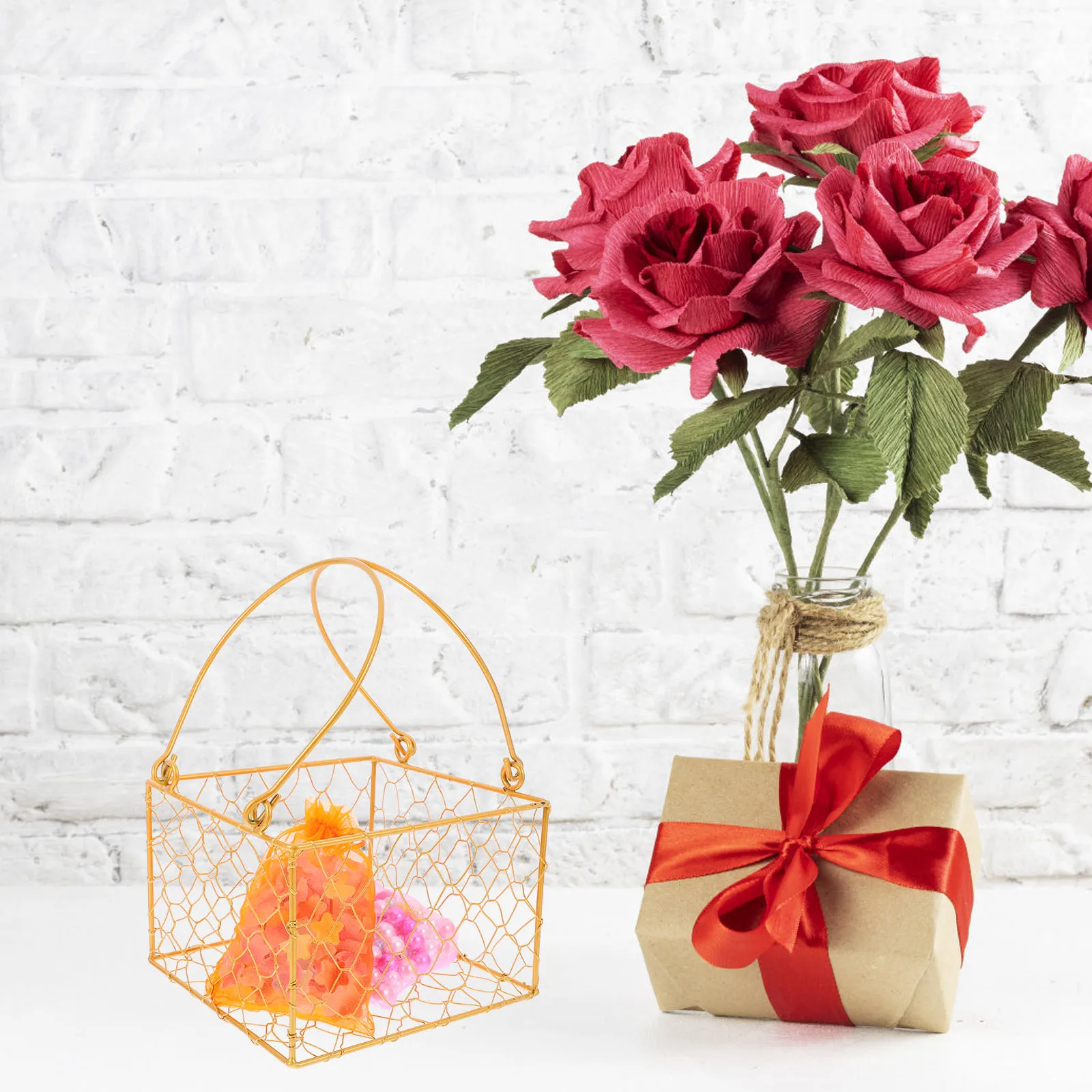 

Golden 1PC Handheld Iron Wire Gift Basket for Wedding Baby Birthday Candy Storage Container Metal Party Baskets