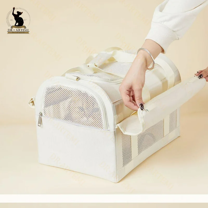 Breathable Large Capacity Pet Travel Carrier Bag Portable Pet Outdoor Fashion Leisure Bag For Cats And Dogs