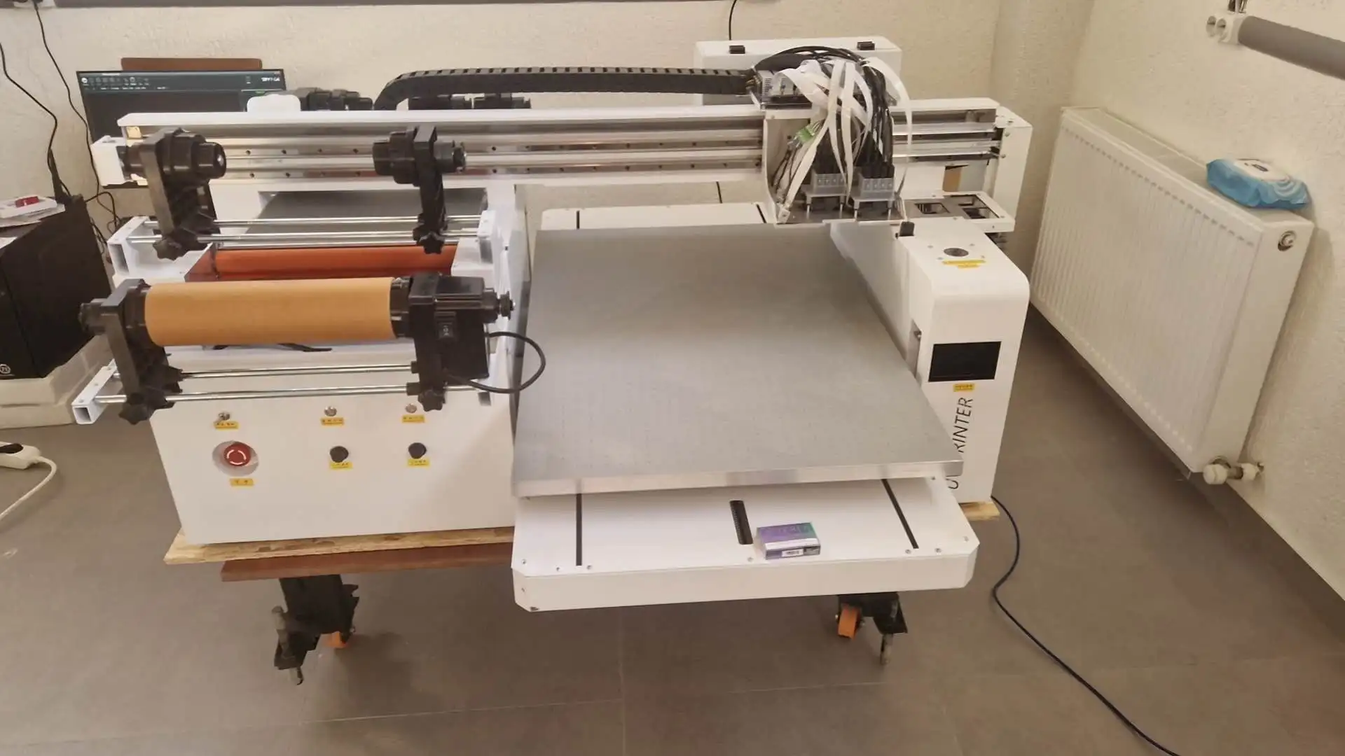 Druckerei Inkjet UV-Drucker 60*90cm und 30cm UV DTF Druck Alles-in-Einem UV-Drucker für Plastikbecher Metall Acryl Druck