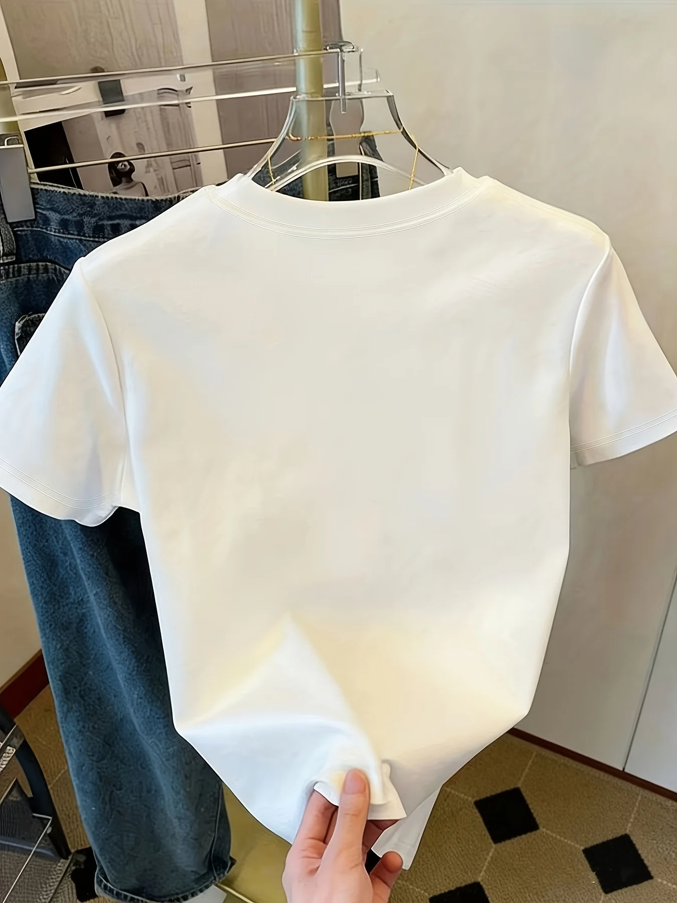 Linglong Directional Golden Moon Butterfly Printed Casual T-shirt for Women - Comfortable and Fitted Women's Clothing