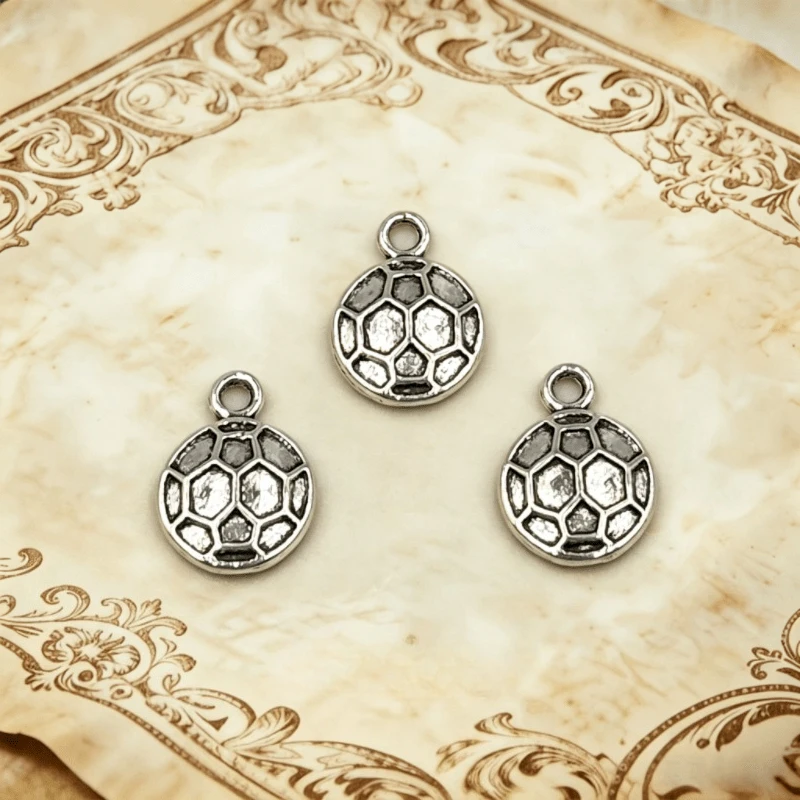 270 Stück antiksilberfarbene Fußball-Anhänger, 15 x 11 mm, für Armbänder, Ohrringe, Schmuckherstellung # 103 Großhandel – Detail 1