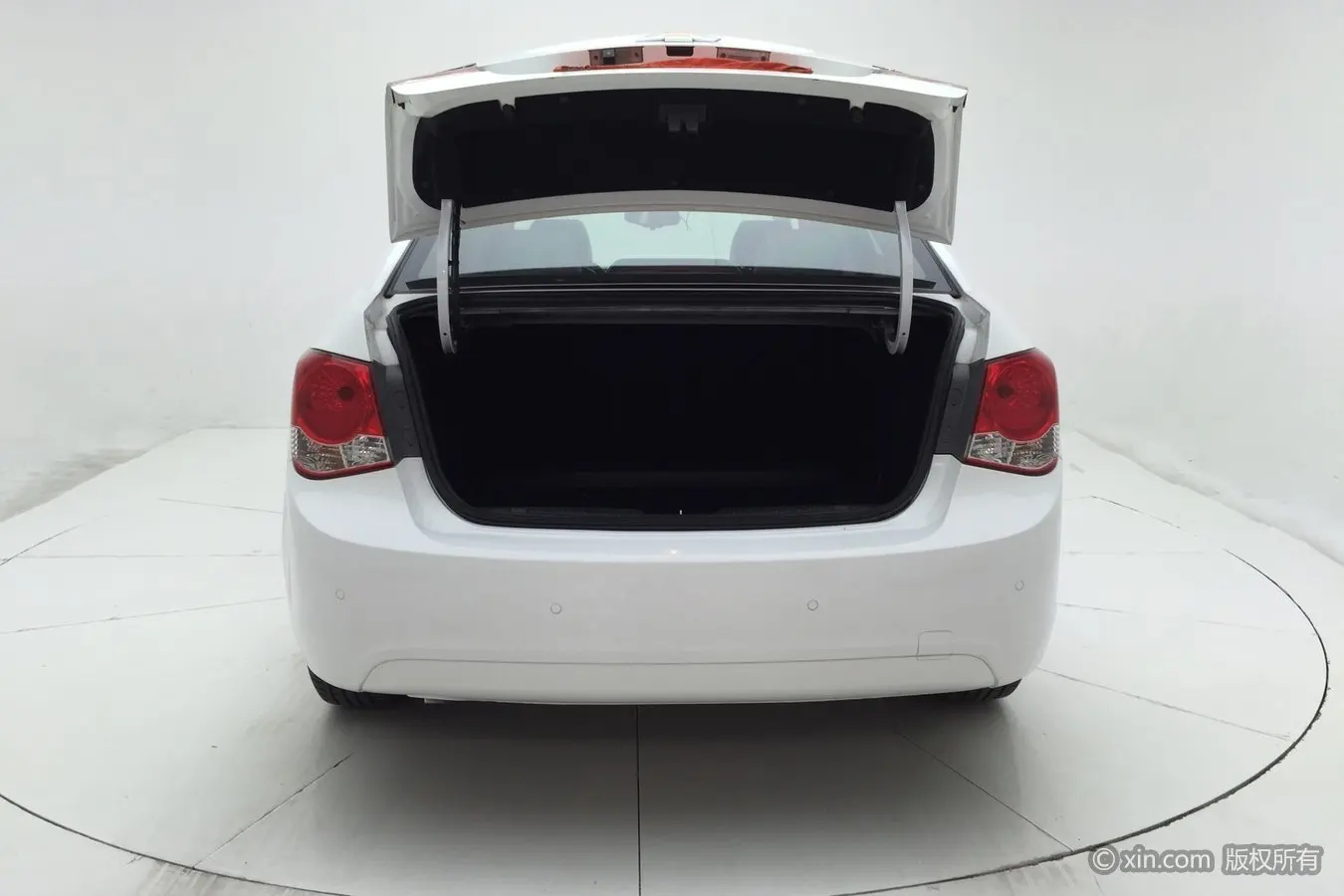 The factory directly supplies Cruzes for wholesale car trunk LIDS