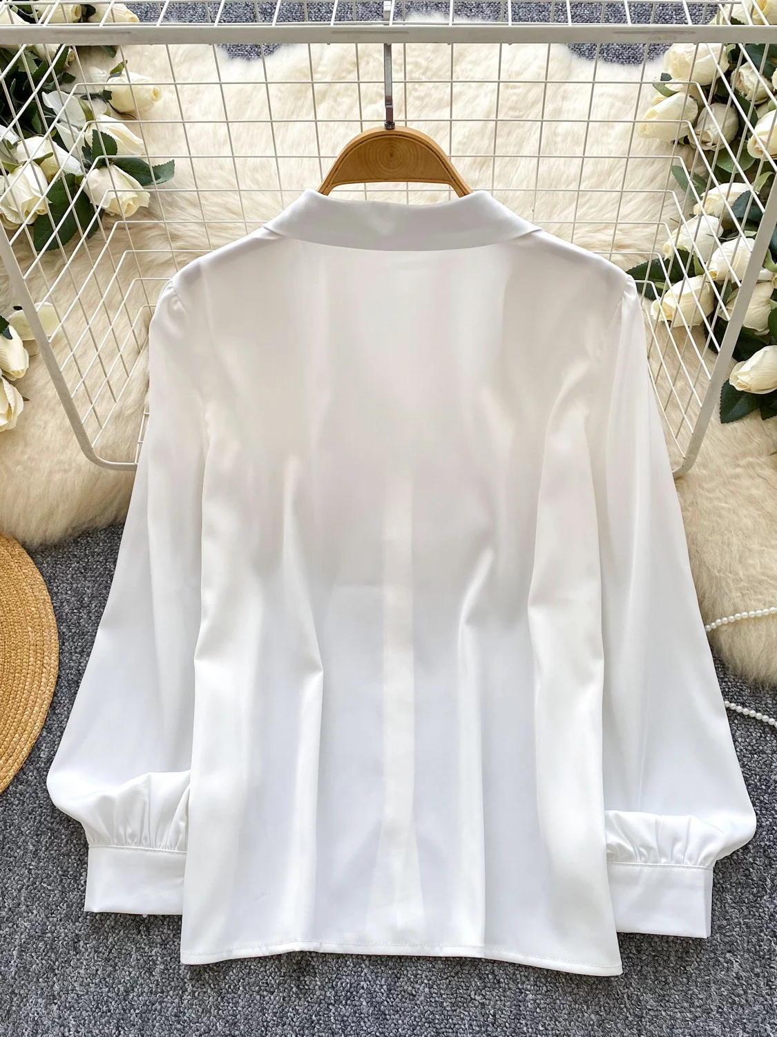 カジュアルな長袖スリムフィットポリエステル繊維の女性用ルーズフィットスリムフィットトップス、2025年秋ファッショントレンド