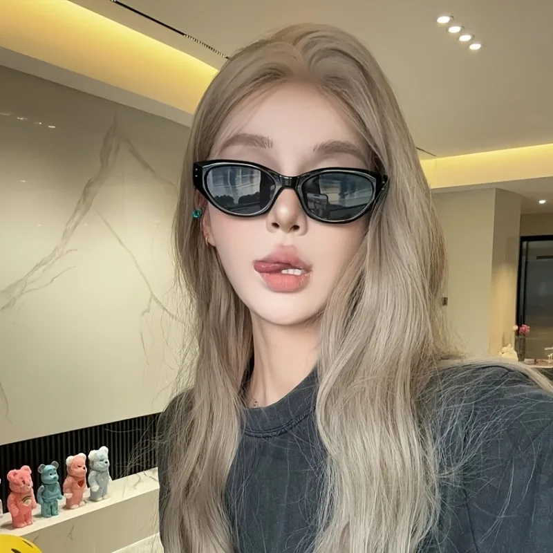 The New Retro Oval Frame Sunglasses Personality Catwalk Small Frame Sunglasses Glasses Men's/Women's Universal UV400 Eyewear image 3