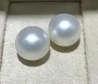 

good charming pair of AAA 10-11mm south sea white round pearl earring