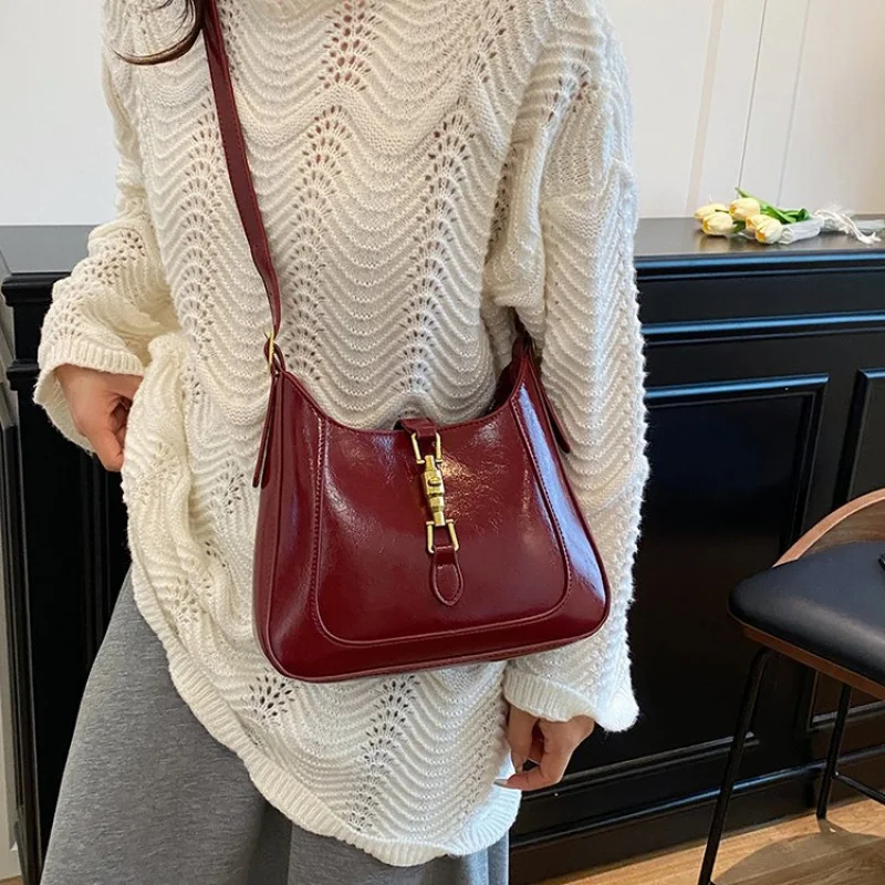 

Popular Classic Leather Women's Messenger Bag High-End Luxury Brand Trendy Elegant Elegant Detailing Commuter Vintage Bag​