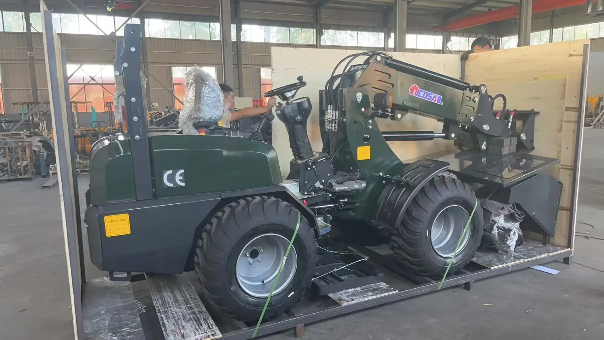 جرافة ذراع تلسكوبية صغيرة مدمجة ذات عجلة هيدروليكية صغيرة لرافعة عجلات البستان ذراع تلسكوبي