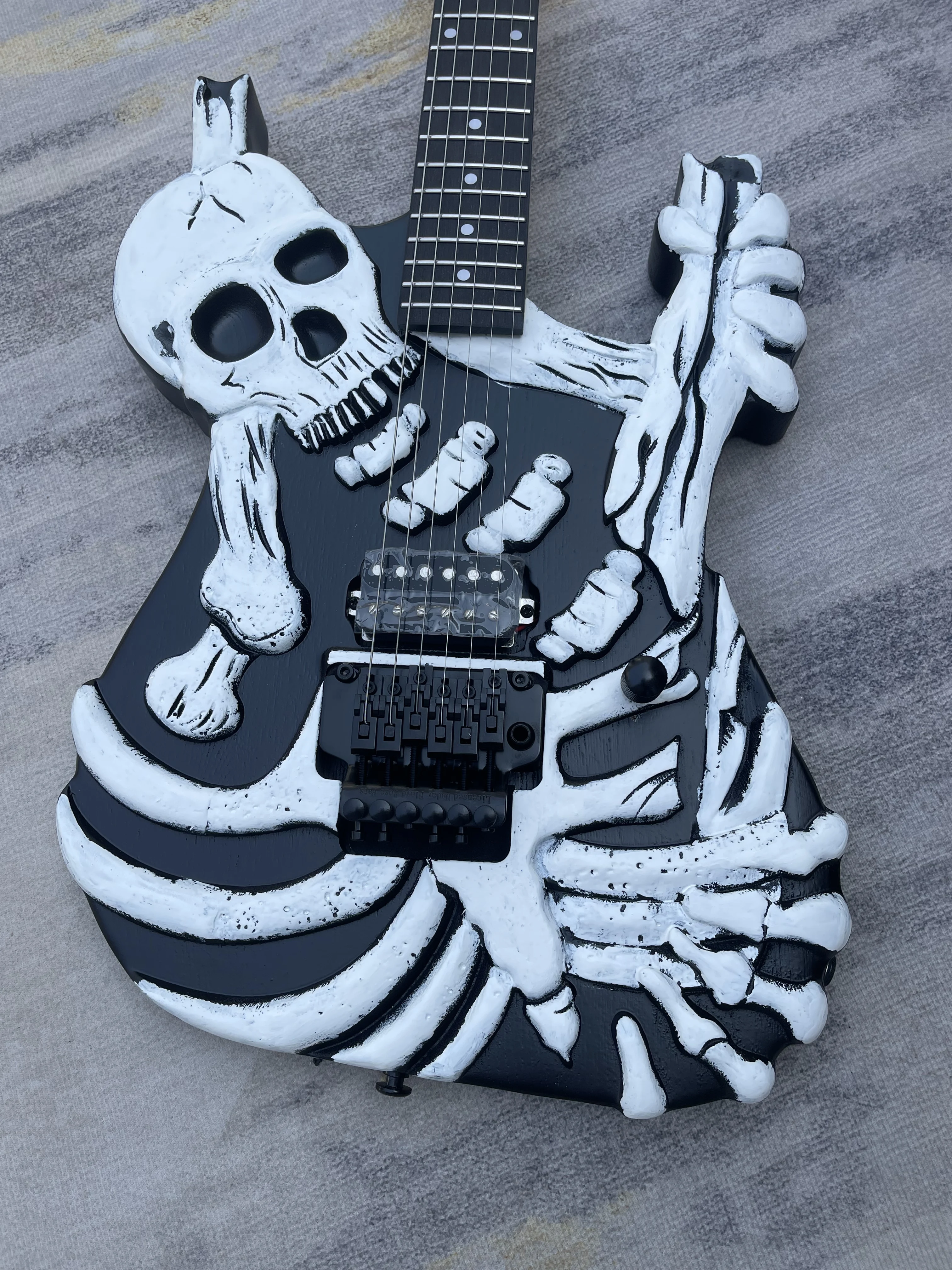 Black 3D Skull Skeleton Custom Shape Electric Guitar Dual Humbucker Pickups Floating Tremolo System Rock Guitar Free Shipping