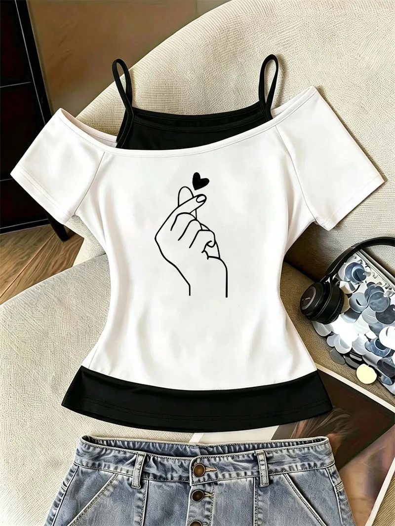 Lässiges T-Shirt mit Herz-Motiv für Damen, modisches T-Shirt mit freiem Schulterbereich, im Stil der 90er Jahre, trendiges, grafisches, schickes T-Shirt für Mädchen, Y2k-Oberteil.