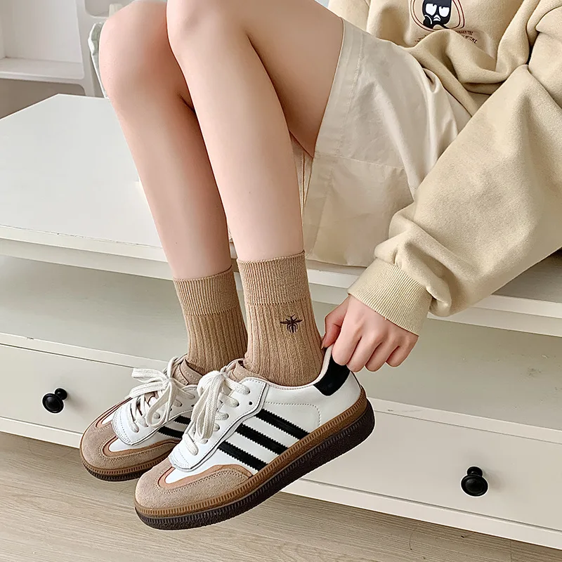 Autumn Winter Ins Embroidery Cute Socks Cotton Bee Middle Tube Kawaii Women Socks Knit Pure Color Socks