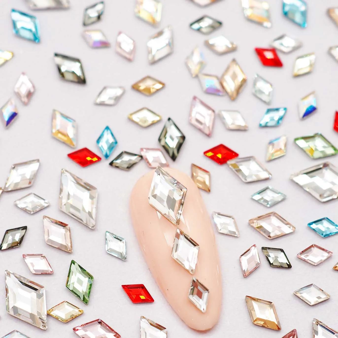 Top-Qualität, rautenförmiger Strass-Kristall, flacher Boden, glitzernde Glas-Nagelkunst, Schönheit, 3D-Nagelkunst-Dekoration