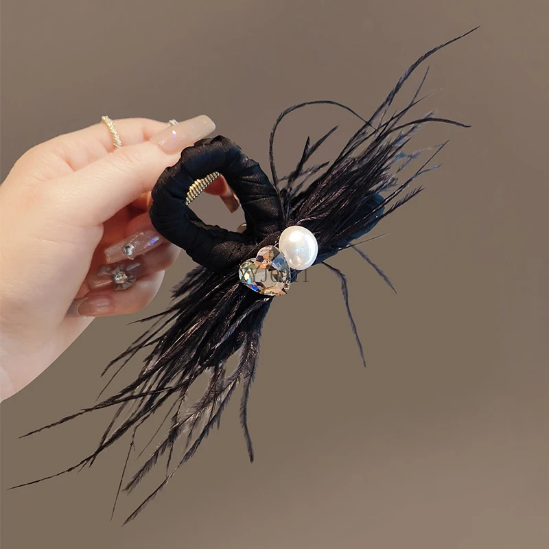 Зажим для волос со страусиными перьями, женская заколка для волос, новинка 2024, новинка, заколка в виде акулы со стразами, головной убор премиум-класса