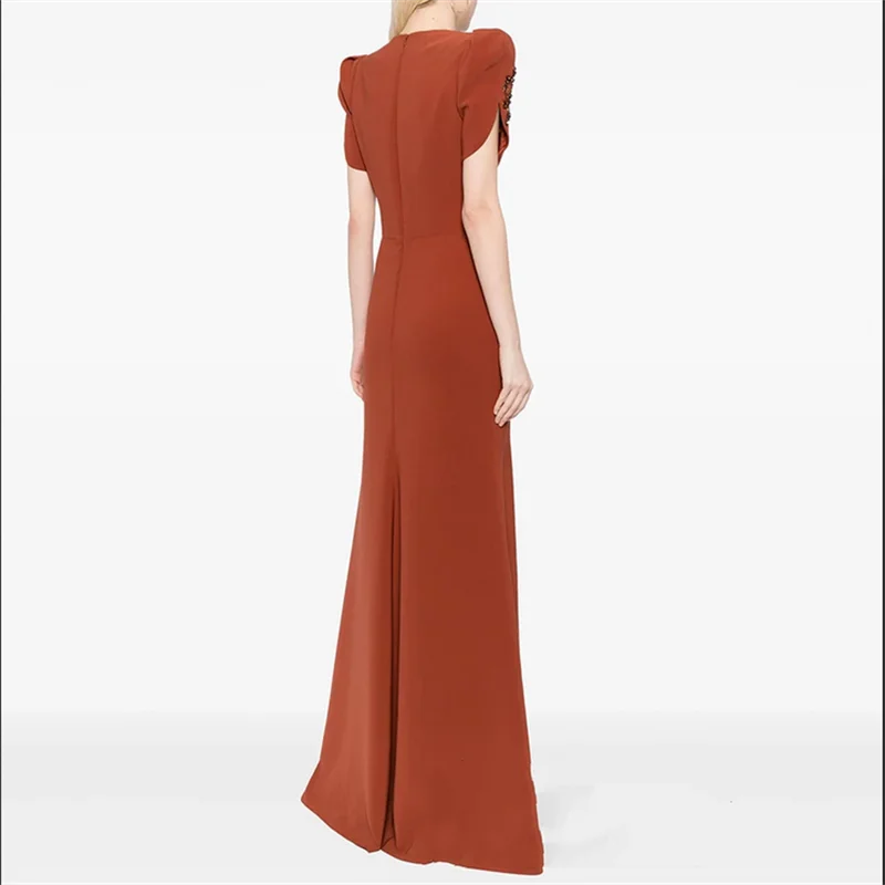 Dunkelrotes langes Ballkleid, maßgeschneidert, kurze Ärmel, V-Ausschnitt, Kristallperlen, Sweep-Zug, Meerjungfrau-Abendkleid, formelles Partykleid