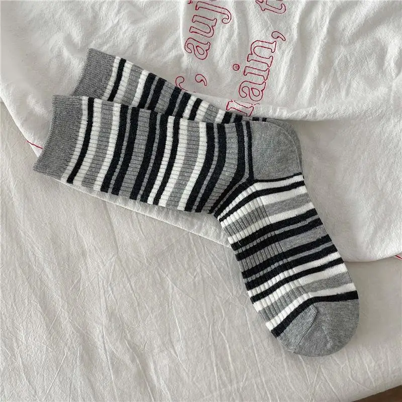 1/6 Paar gestreifte mittlere Röhrensocken für Damen, modische japanische koreanische Mode, College-Stil, weich, bequem, für alle Jahreszeiten, lässige Socken – Detail 4