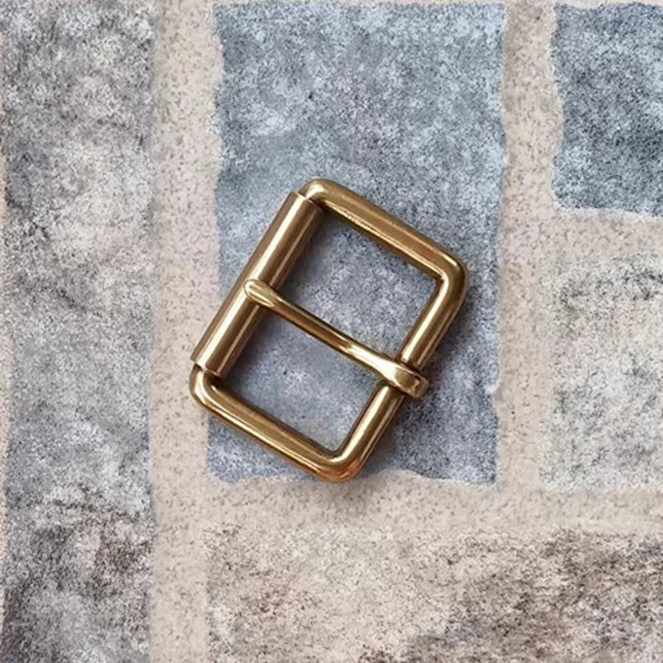 

Фурнитура для изделий из кожи и кожаных изделий: пряжка для ремня из цельной меди, пряжка для ремня из латуни, пряжка для ремня в античном бронзовом стиле.