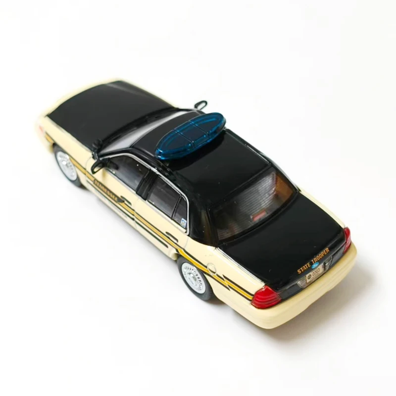 596 Diecast escala 1:64 Victoria Crown CV Livery coche en miniatura de aleación colección de pasatiempo para adultos regalo de recuerdo adornos estáticos