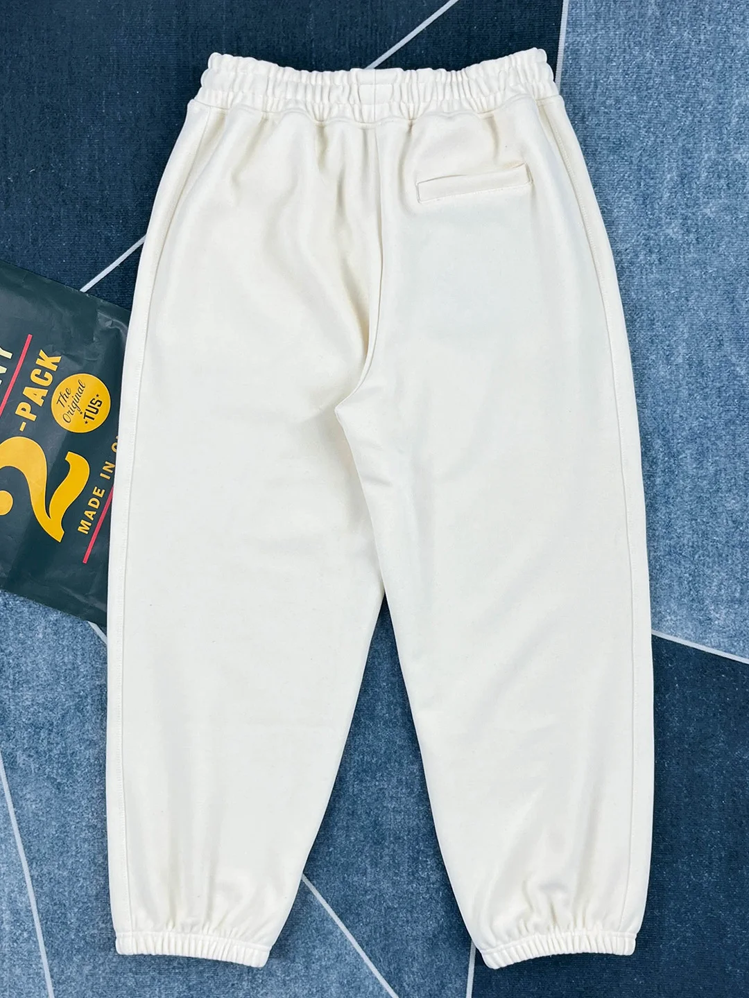 

Мужские утепленные флисовые спортивные брюки свободного кроя для зимних видов спорта, черные, серые, белые, с широкими штанинами и манжетами, молодежные модные длинные брюки