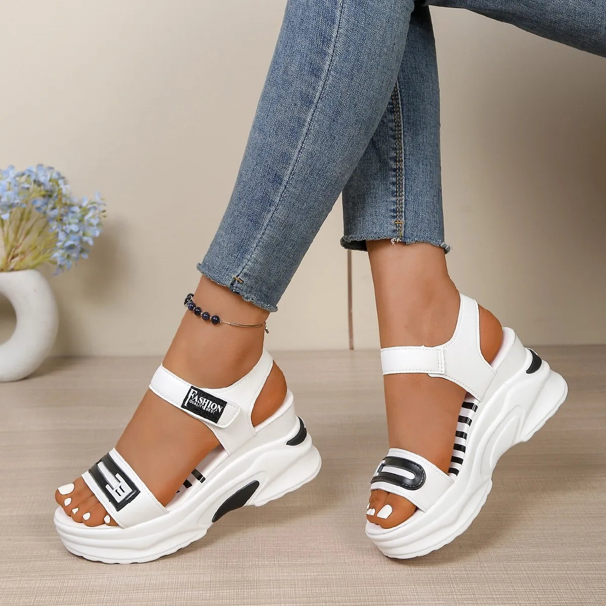 Modische, heiß begehrte, sexy, elegante Keilsandalen, Sommerneuheit, runde Zehenpartie, bequeme, lässige Sandalen für Damen, große Größen