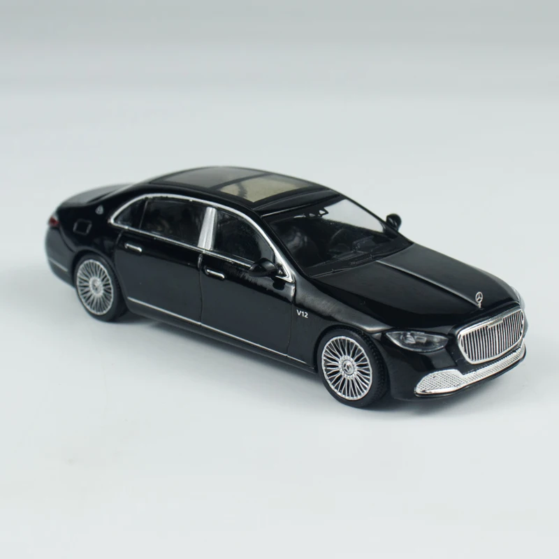 سيارة صغيرة 1:64 مرسيدس مايباخ S680 مصنوعة من خليط معدني MGT باللون الأسود موديل 977