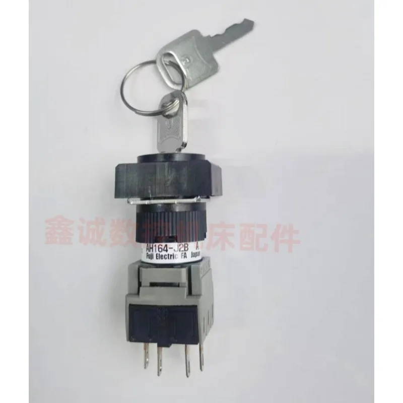 Original AH164-J2B11A / J2A11B CNC Machine Tool Edit-Protect Key Switch (AH164-J2A/B)