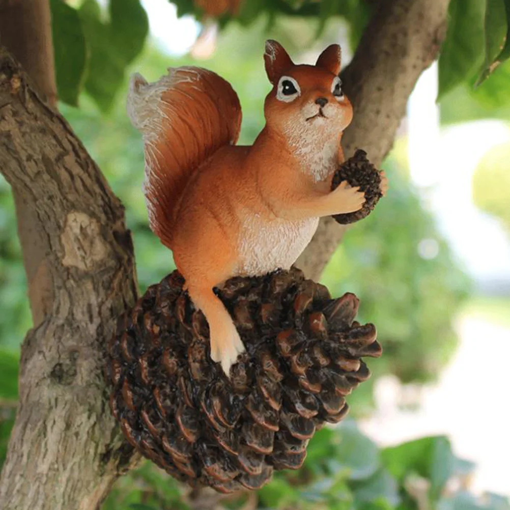 

Garden Yard Hanging Decor Resin Craft Squirrel-Designed Pendant for Outdoor Indoor Tree Landscape Decoration Gift Idea