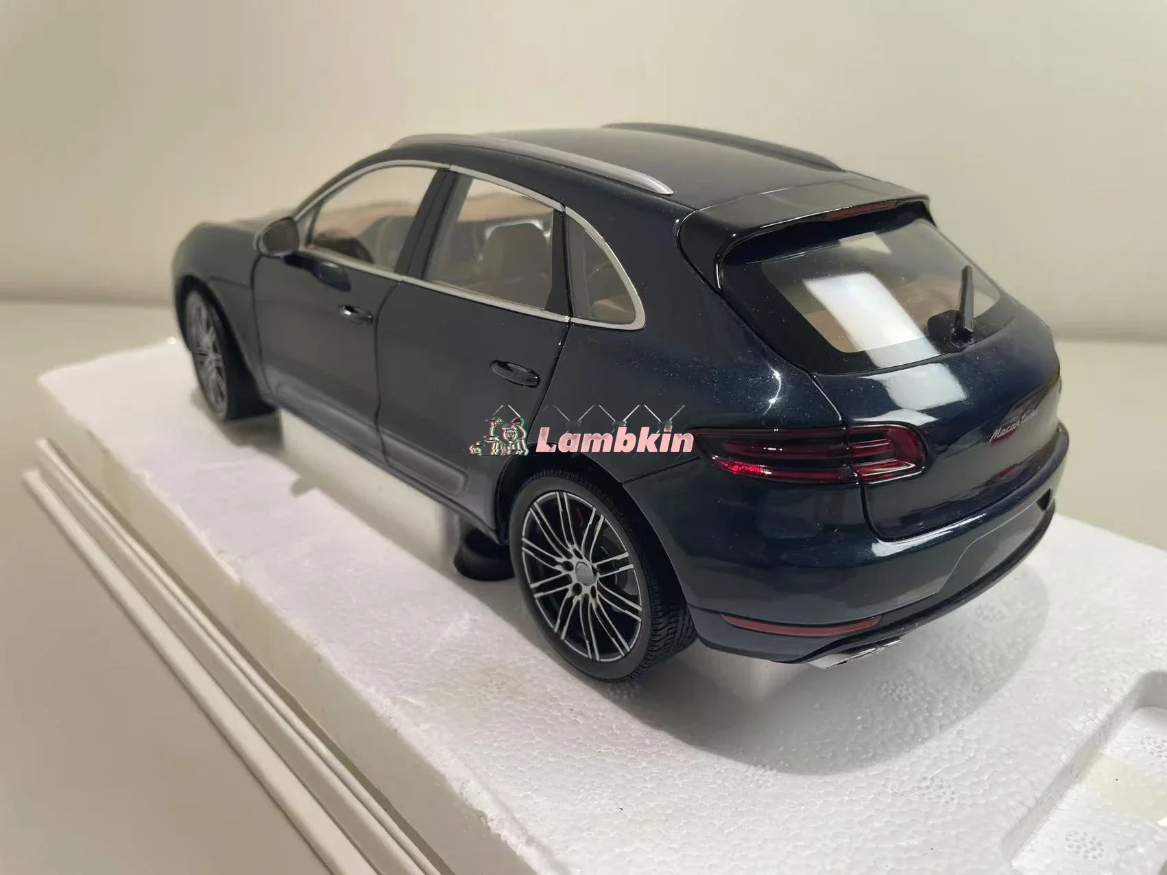 Minichamps 1:18 MACAN TURBO 2013 azul oscuro clásico coche de aleación coleccionable modelo regalos que se pueden abrir