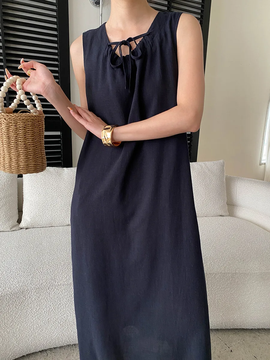 Sommerliches Damenkleid, lässig, einfarbig, mit Schnürung, besticktem Saum, ärmellos, im Westen-Stil. – Detail 6