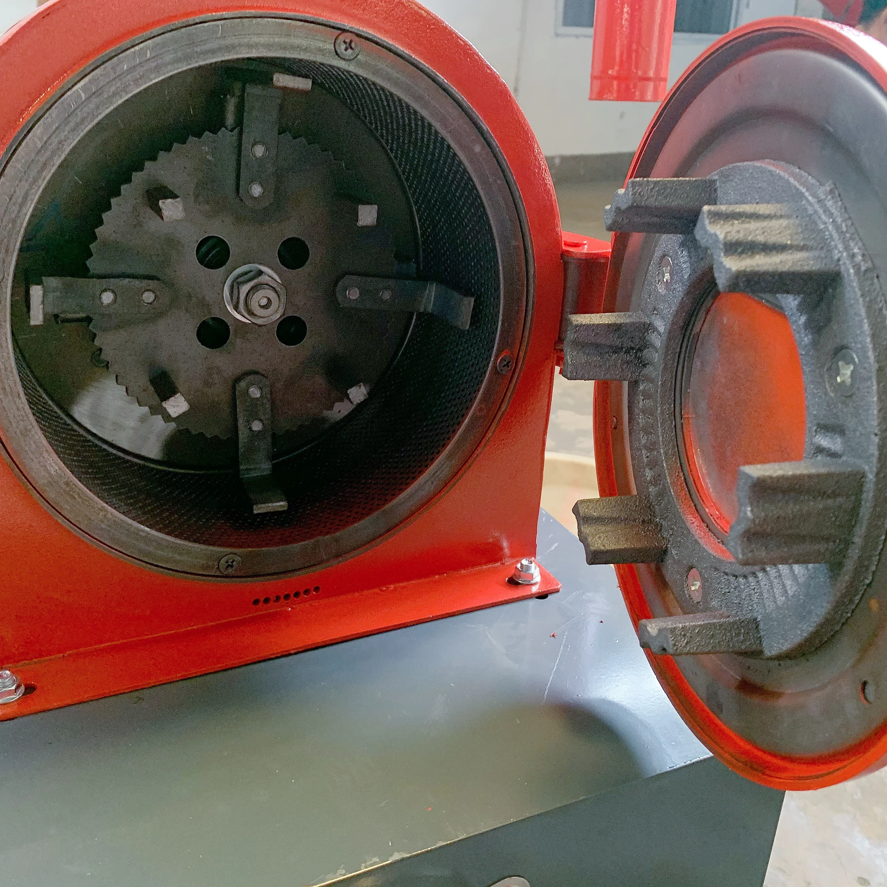 

【Hot】High Quality 600kg/h Maquina Moledora De Maiz Aata Chakki Feed Grinder Flour Mill Machine
