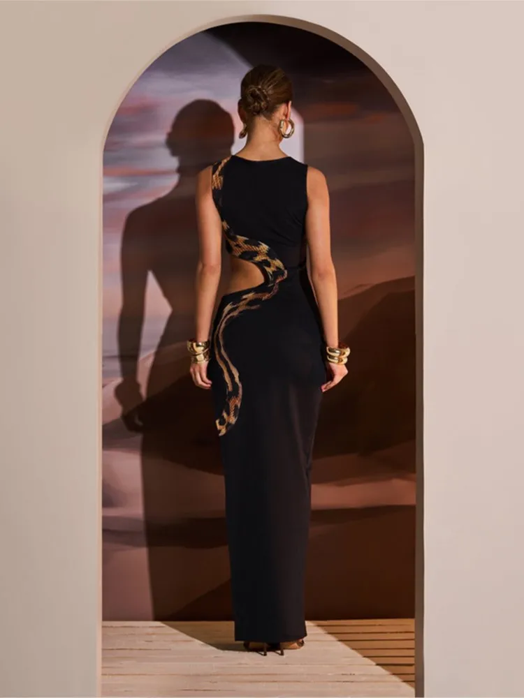 فستان مثير بدون أكمام برقبة دائرية للنساء موضة الصيف طباعة الثعبان فساتين كلاسيكية بفتحة مجوفة للسيدات