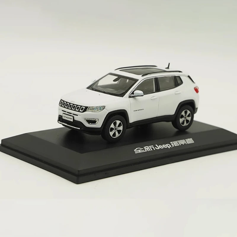 

Оригинальный 1:43 JEEP COMPASS, модель автомобиля из сплава, статическая коллекция, украшенные праздничными подарками, игрушки