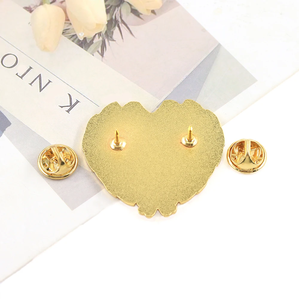 بروش الخطايا السبع المميتة شخصيات الرسوم المتحركة القوس على شكل قلب شارة زوجين ملحق التلبيب دبوس الديكور هدية