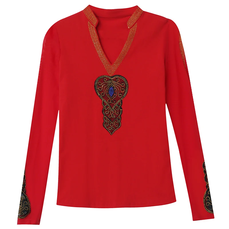 Wyszczuplająca bluzka z dekoltem w serek, modna, zdobiona diamentami, uniwersalna, trendy koszulka damska na wiosnę 2024.
