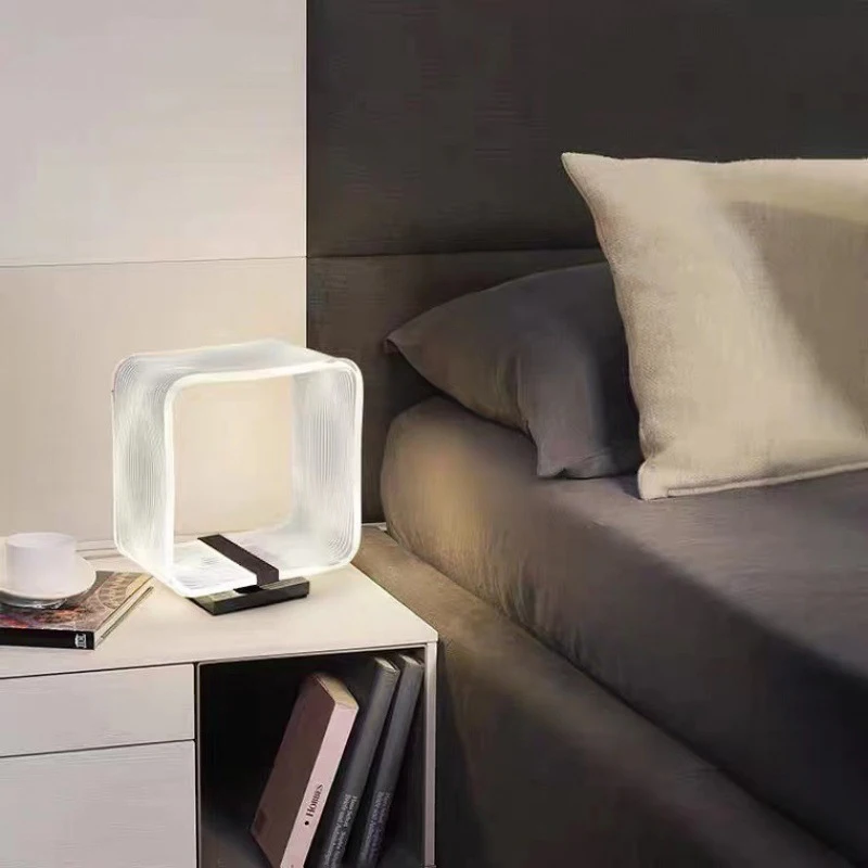 ULANI lampada da tavolo contemporanea nordica alla moda soggiorno camera da letto personalità creativa LED decorazione scrivania luce