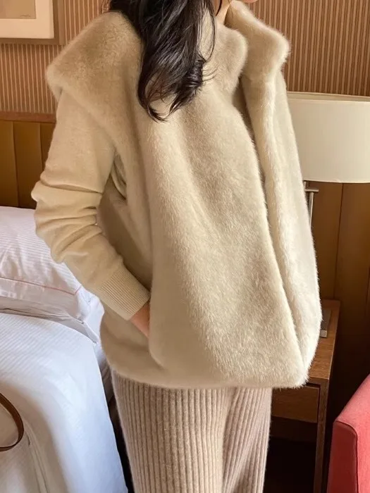 Furry Faux Fur Vest Jacket Women's Winter Fashion Versatile Stand Collar Eco-friendly Leather Vest Short Jacket Commute Style